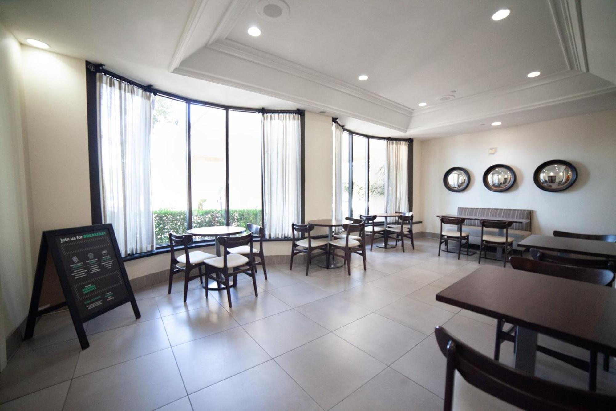 Holiday Inn Irving Las Colinas By Ihg Exteriör bild